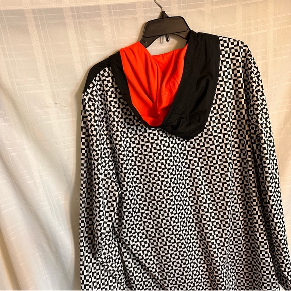 Under Armour Men’s  Pull Over. - Picture 4 of 8